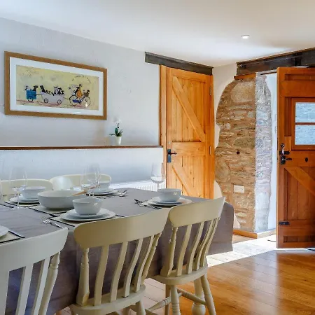 3 Bed In Tamar Valley 78918 Holiday home Stoke Climsland